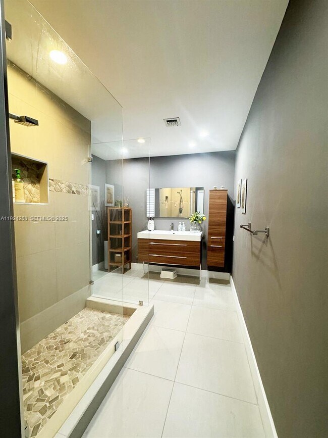 Building Photo - 5800 SW 73rd Ave