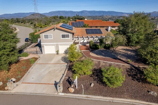 Building Photo - 11000 Meadow Glen Way E