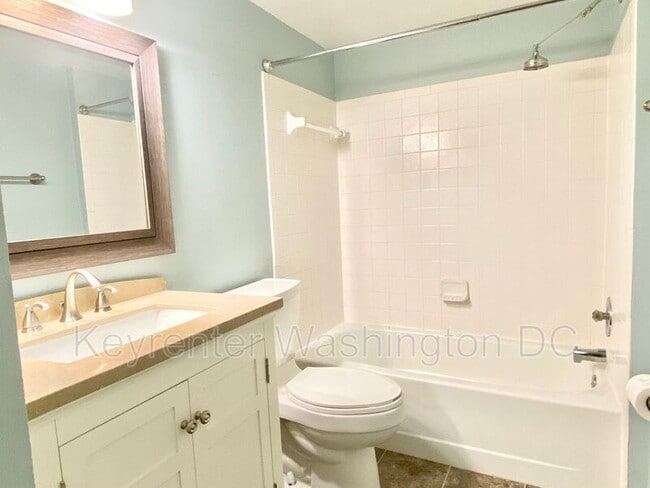 Building Photo - 17405 Pipers Way