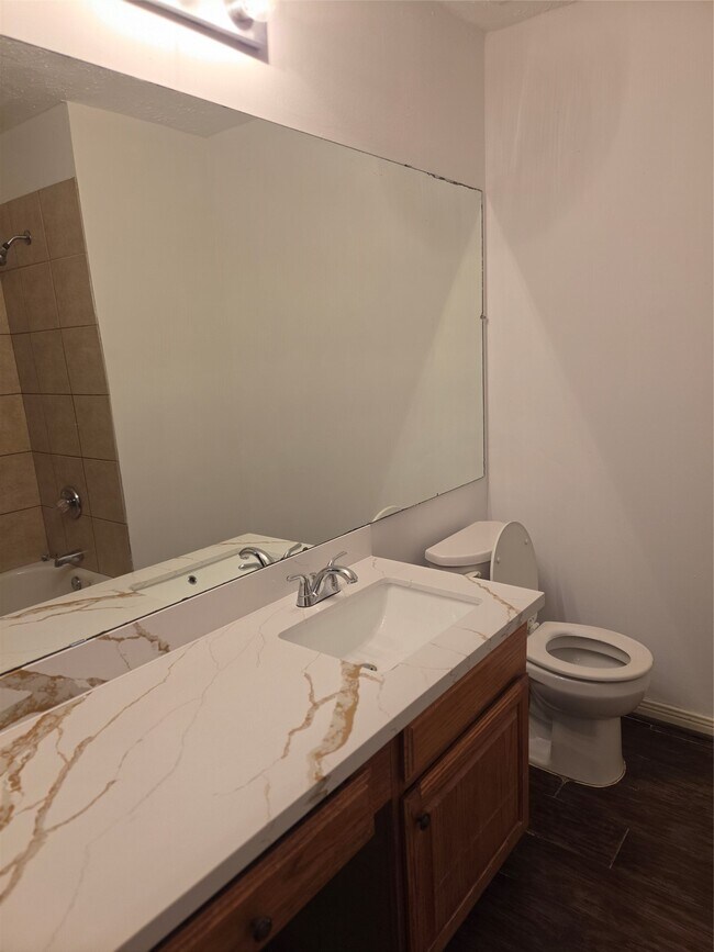 Building Photo - 15114 Farndale Dr