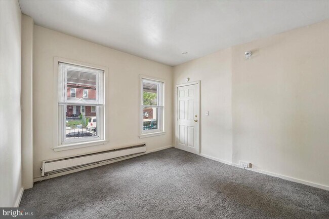 Building Photo - 13 E 21st St