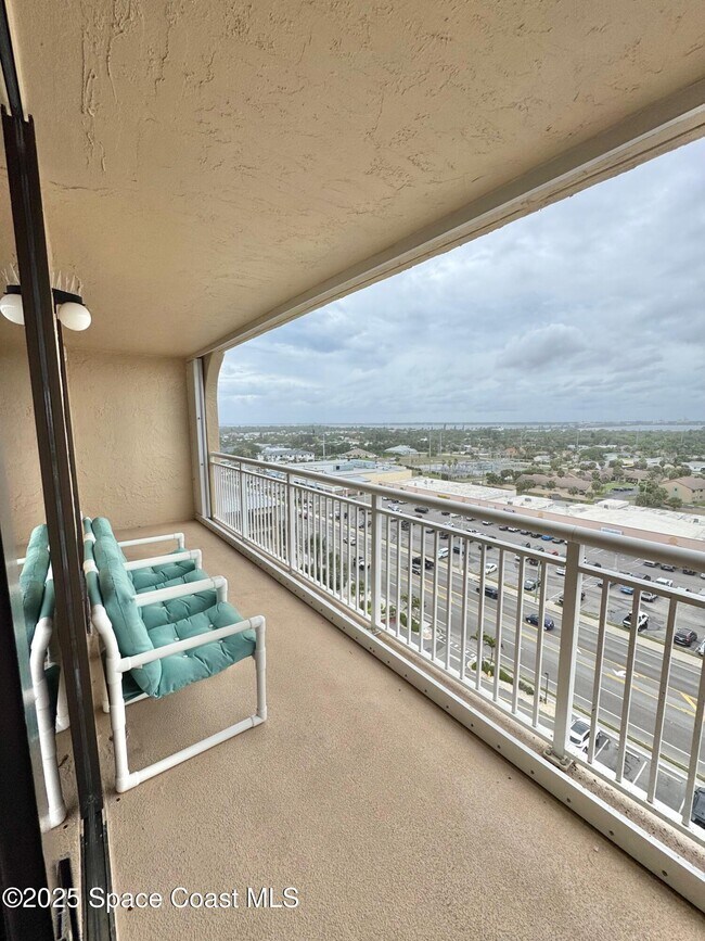 Building Photo - 877 N Hwy A1A