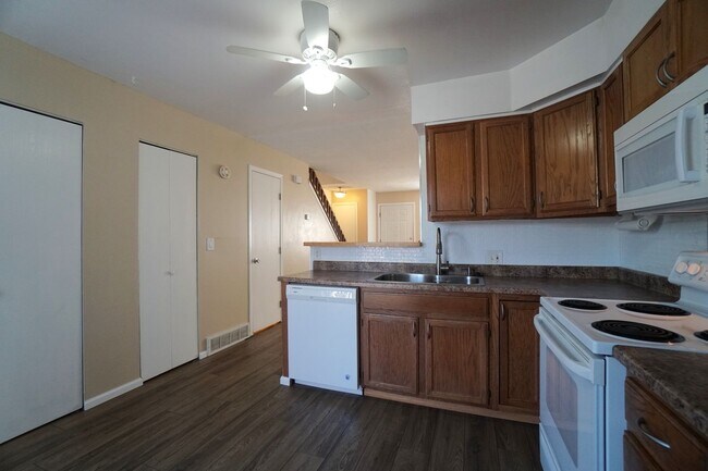 Building Photo - 7644 Lexington Manor Dr