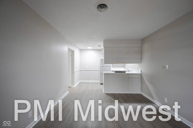 Building Photo - 323 E 8th St