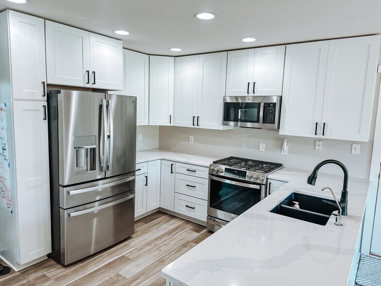 Building Photo - 4703 NE Hayes Dr