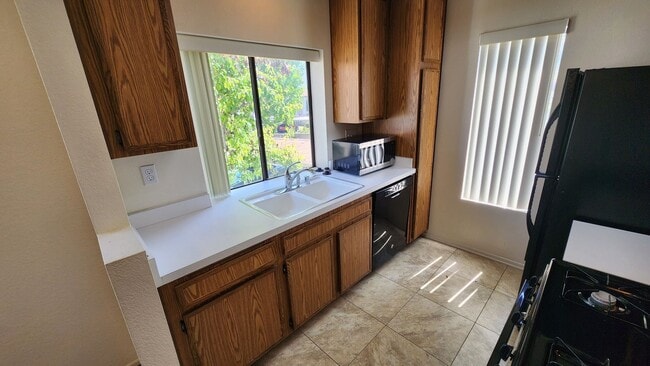 Building Photo - Mira Mesa Upstairs 1-Br + Covered Parking Space