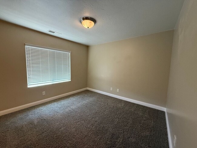Building Photo - Townhome in Casitas at Hidden Valley with ...