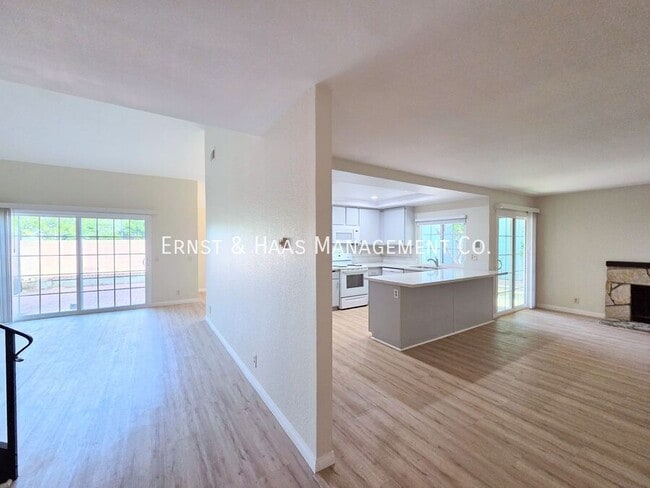 Building Photo - 1219 E Jay St