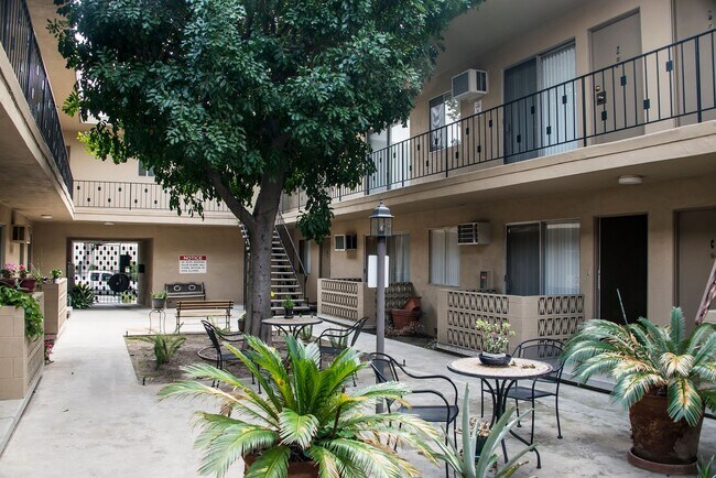 Building Photo - 445 E Verdugo Ave