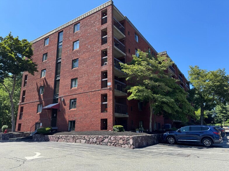 Building Photo - 159 Main St