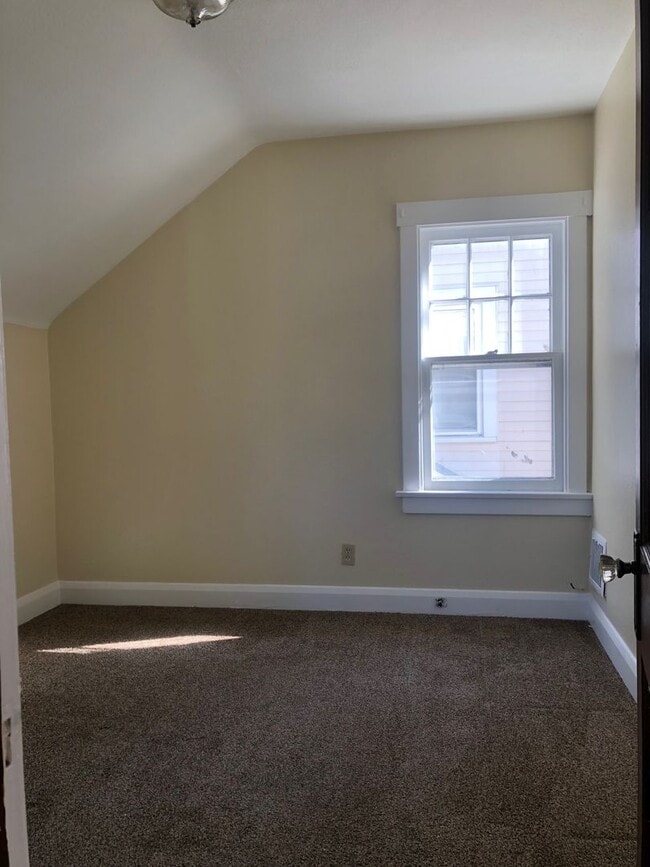 Building Photo - 2 Bedroom West Toledo