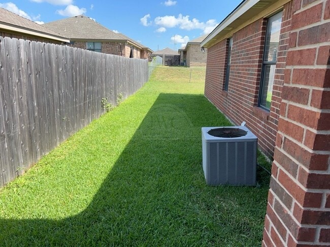 Building Photo - 1503 Nicholas Cir