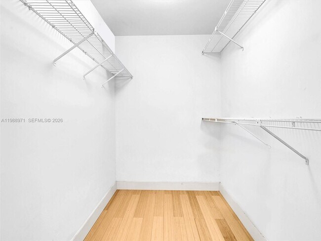 Building Photo - 770 NE 199th St