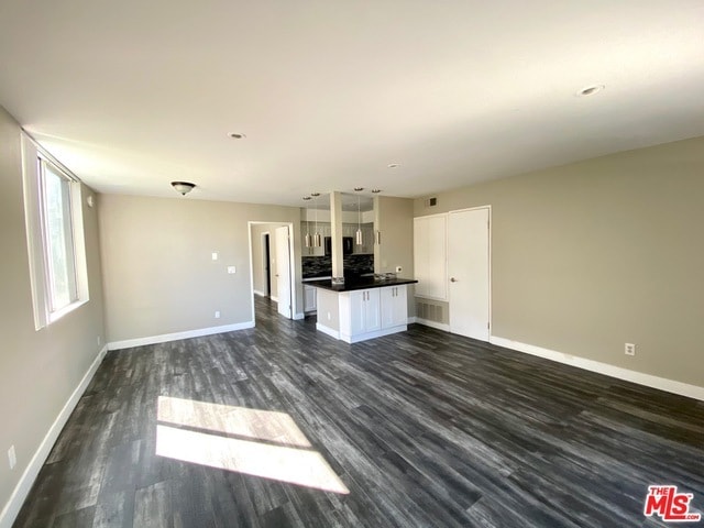 Building Photo - 1529 S Bundy Dr