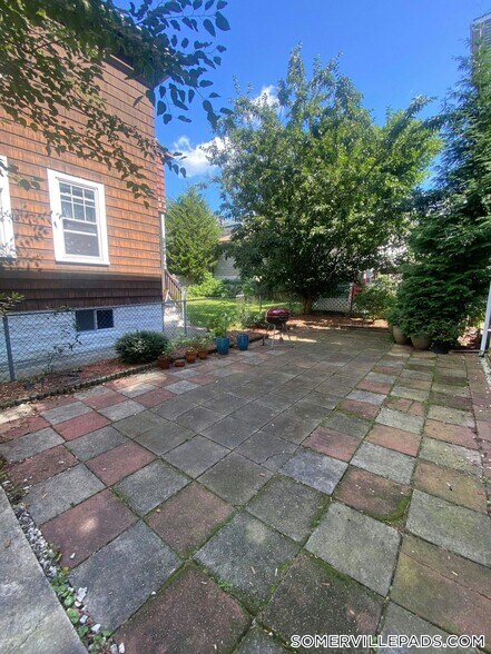 Building Photo - 65 Conwell Ave