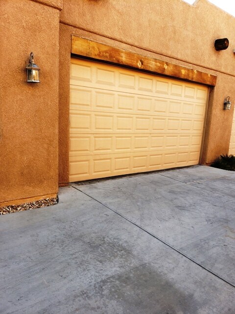 Building Photo - *PENDING APP* Townhome, single story