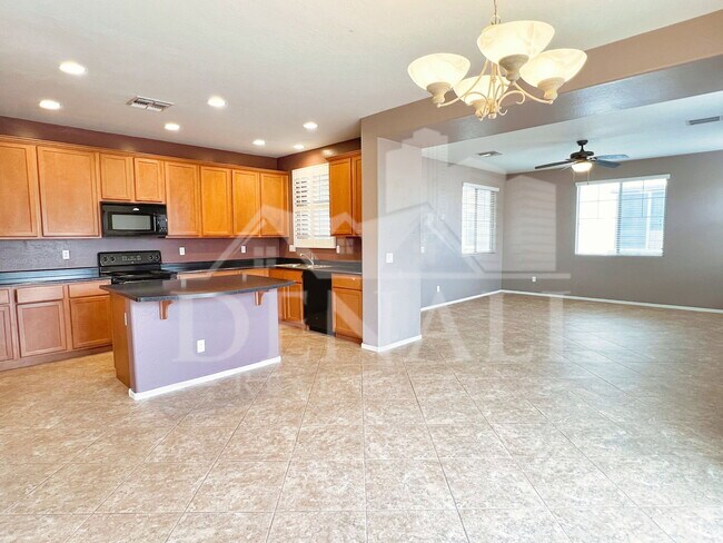 Building Photo - 113 E Palomino Dr