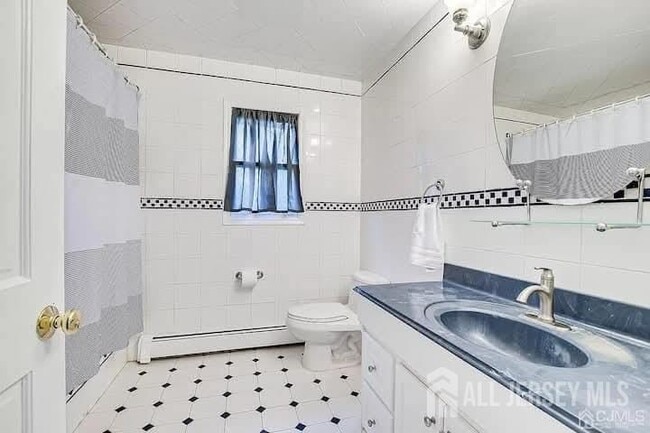 Building Photo - 3993 Park Ave