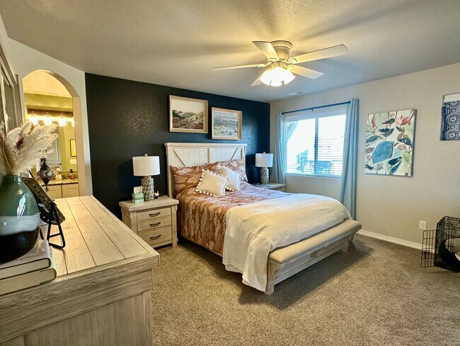 Building Photo - FANTASTIC 3BD/2.5BA w/ A/C in Patriot Park
