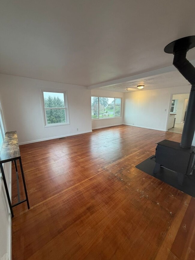 Building Photo - Beautiful 3 Bed / 2 Bath House With a Gorgeous View!