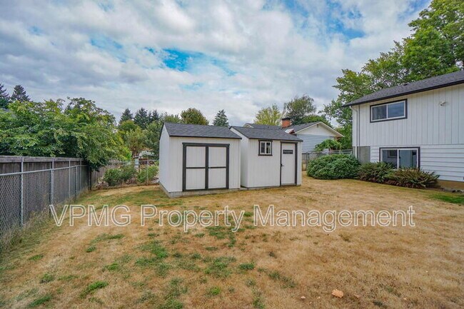 Building Photo - 6904 NE 70th St