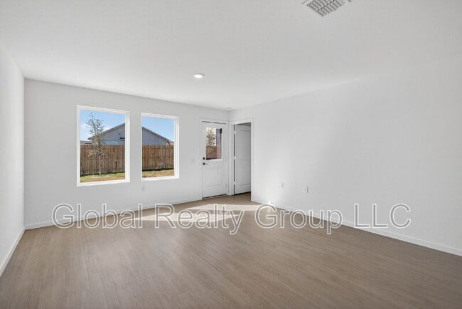 Building Photo - 10647 Nye St