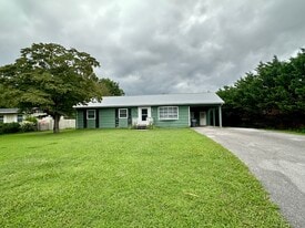 Building Photo - 1119 Meadow Rd