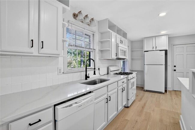 Building Photo - 2289 Addison Rd NE