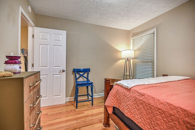 Building Photo - 3 Bedroom 2 Bath Condo  Blountville, TN