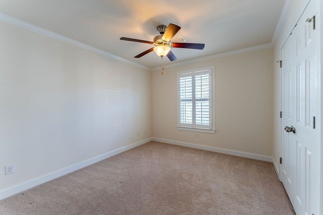 Building Photo - 3 Bedroom 2.5 Bath House in Boltons Landin...