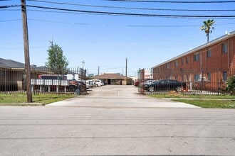 Building Photo - 5960 Ardmore St