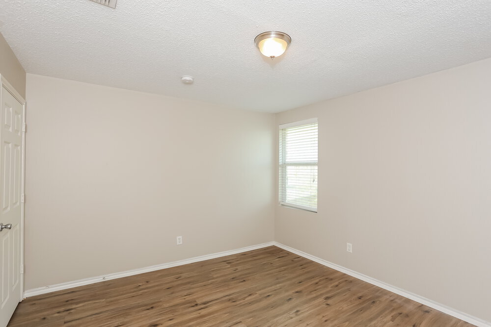 Building Photo - 2044 W Grove Ln