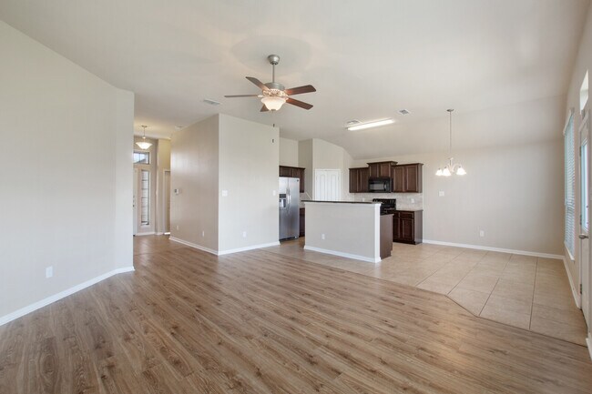 Building Photo - 8025 Hawthorn