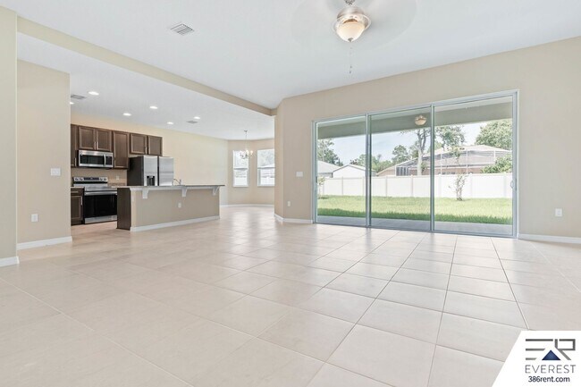 Building Photo - FULLY FENCED, LIKE NEW 3/2/2 IN DESIRABLE PINE GROVE