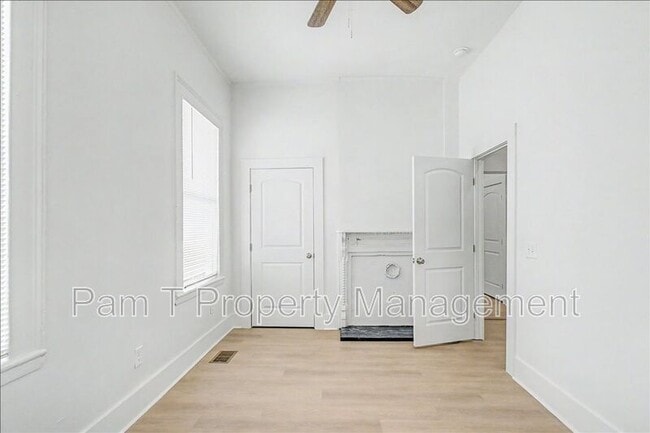 Building Photo - 615 W 39th St