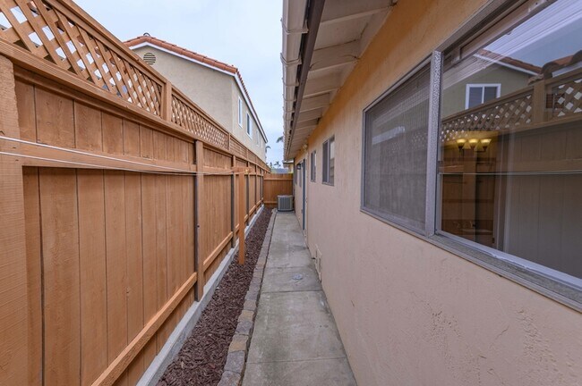 Building Photo - 358 I Ave