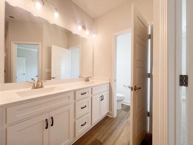 Building Photo - 335 Cypress Holw Trl