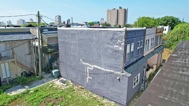 Building Photo - 722 Pearl Pl