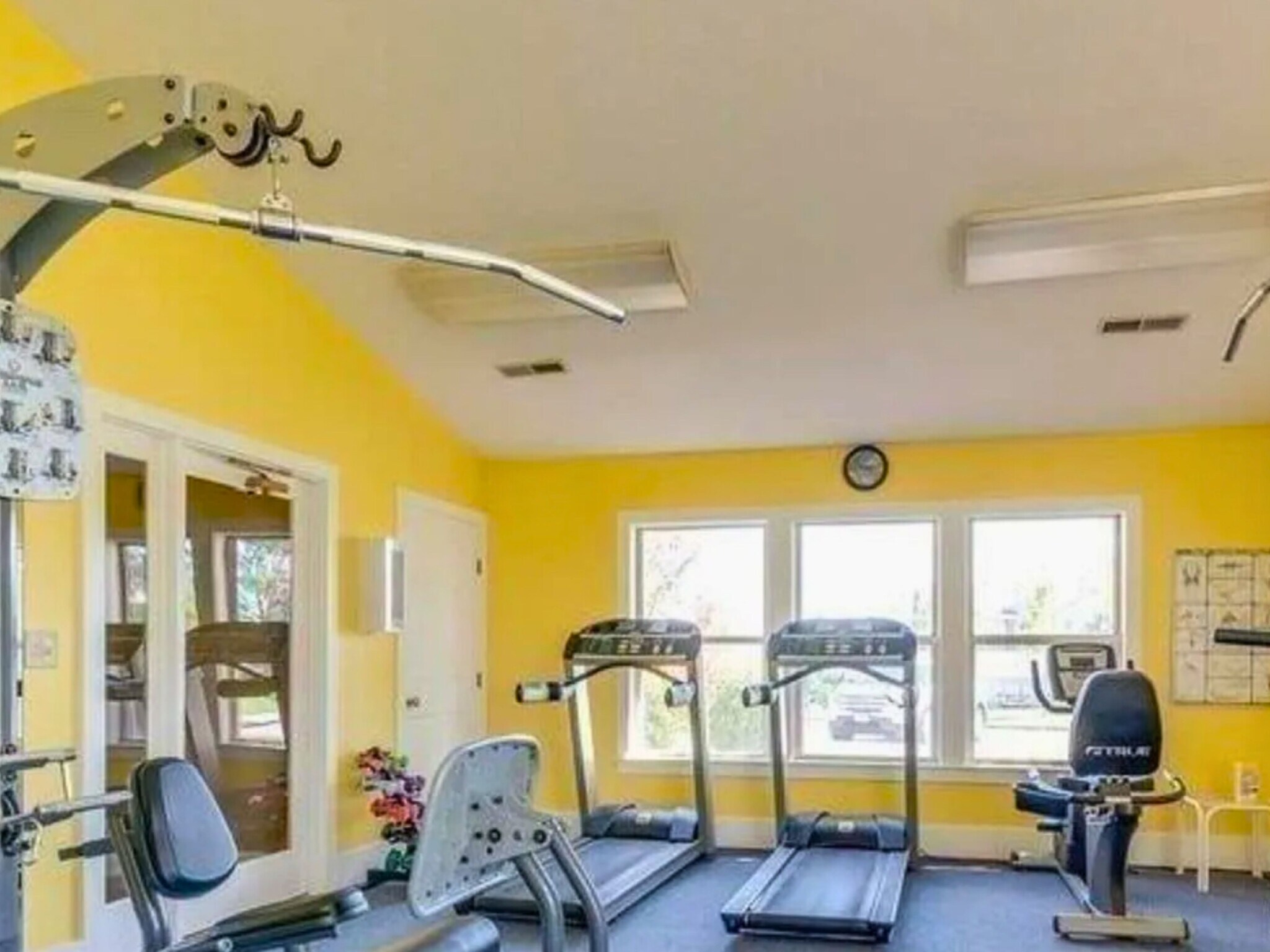 Building Photo - 8831 Eagleview Dr