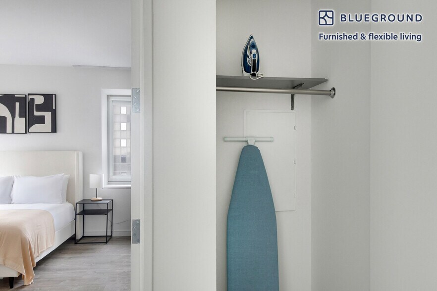 Building Photo - 70 W 45th St