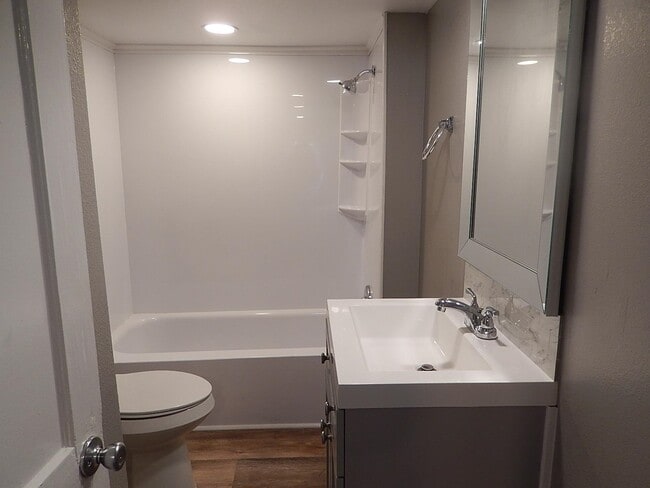 Building Photo - 1529 Elberta Dr