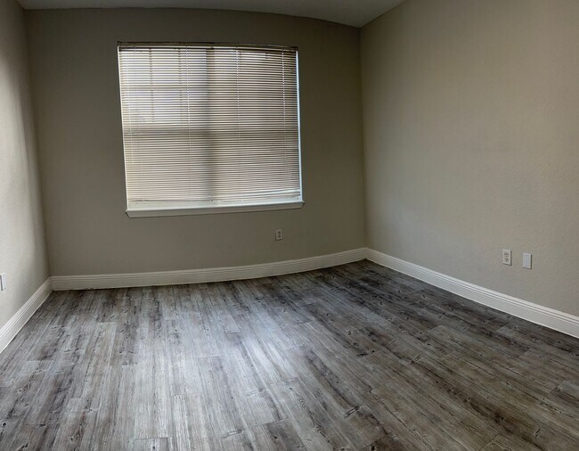 Building Photo - SPECIAL up to 2 Months FREE + $75 App Credit + Waived Utility Connection Fee