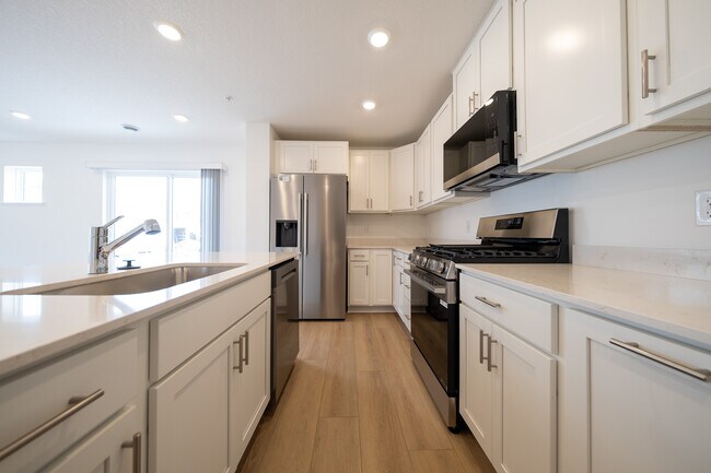 Building Photo - 15004 Ahena Curv