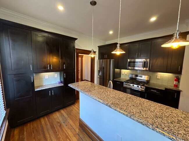 Building Photo - 138 E Lincoln St