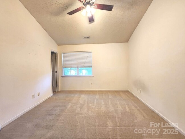 Building Photo - 4021 Melrose Club Dr