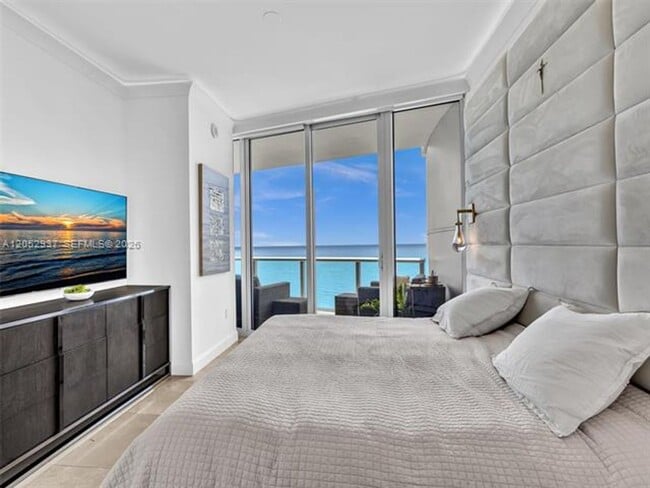 Building Photo - 17001 Collins Ave