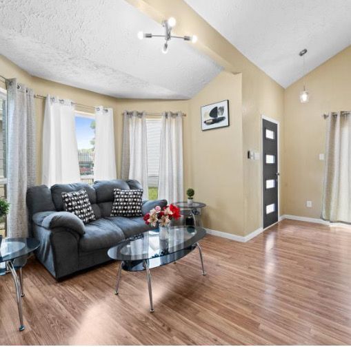 Building Photo - 11847 Plumbrook Dr