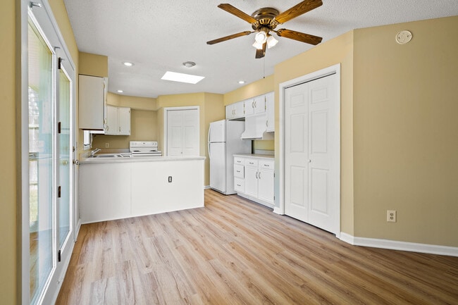 Building Photo - 2601 Hillshire Dr