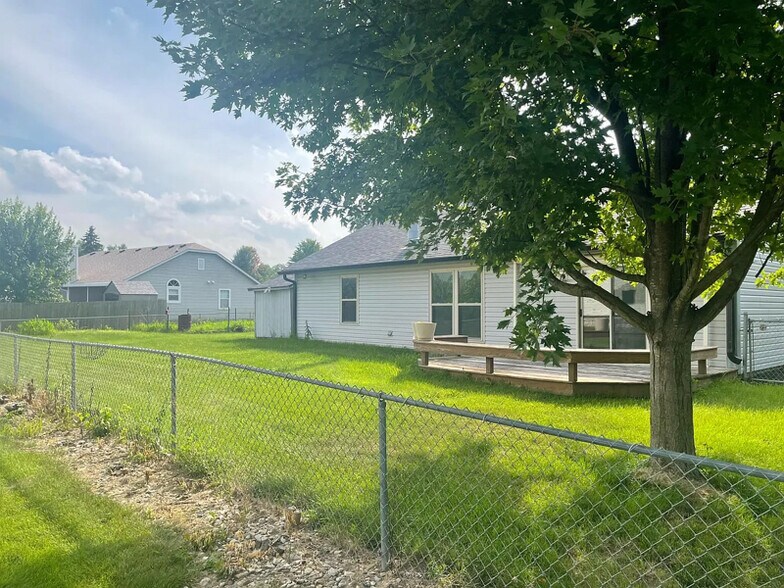 Building Photo - 7461 Cobblestone E Dr