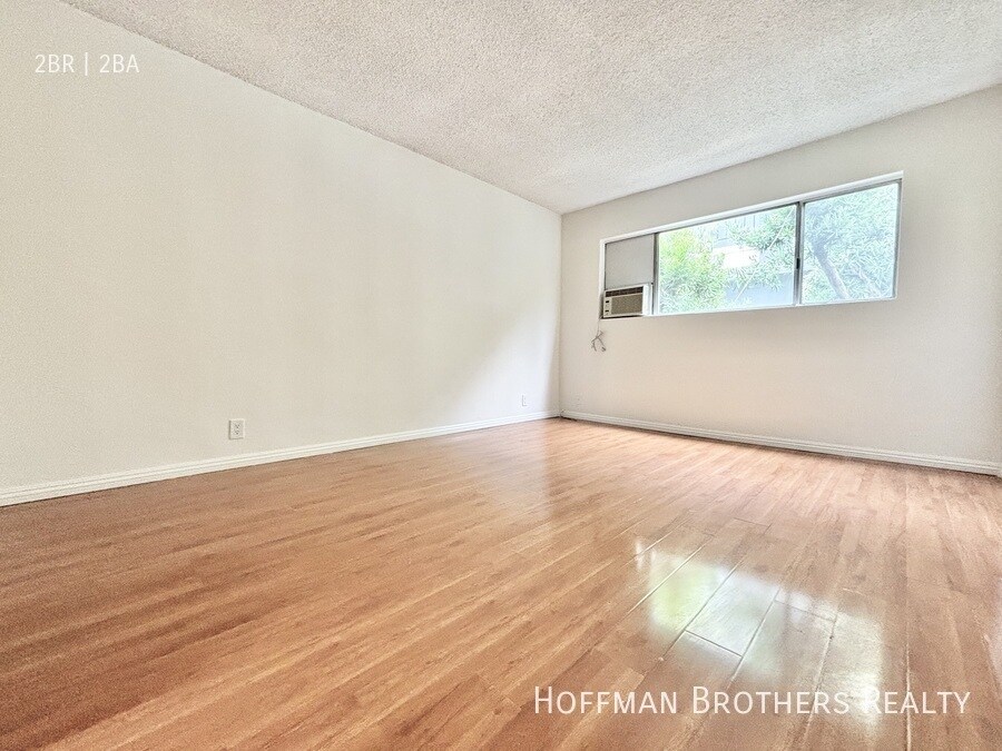 Building Photo - 10535 Lindley Ave